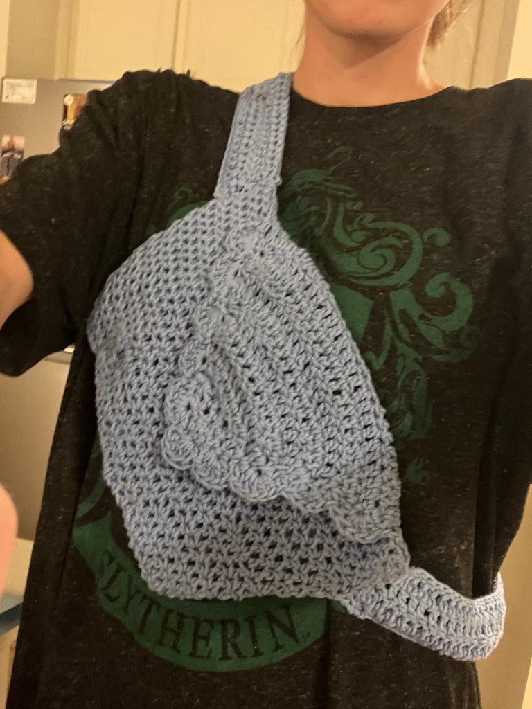 finished crochet purse on my body